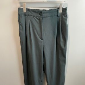Relaxed fit high rise pleated pants M sage green